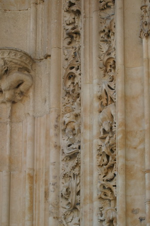 Detail of the doorway of the Vieja Catedral in Salamanca. Look at the wealth of details. How big may the maintenance bill be? (C) 1997 Stephan P. Rauh